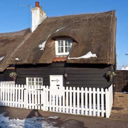 Вилла Little Thatch Уолтон-он-Наз Экстерьер фото