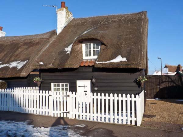 Вилла Little Thatch Уолтон-он-Наз Экстерьер фото