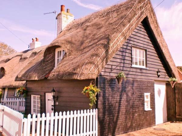 Вилла Little Thatch Уолтон-он-Наз Экстерьер фото